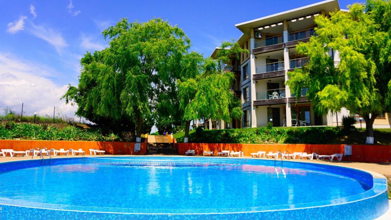 морски джулай морнинг - July Morning Sea View Apartment *